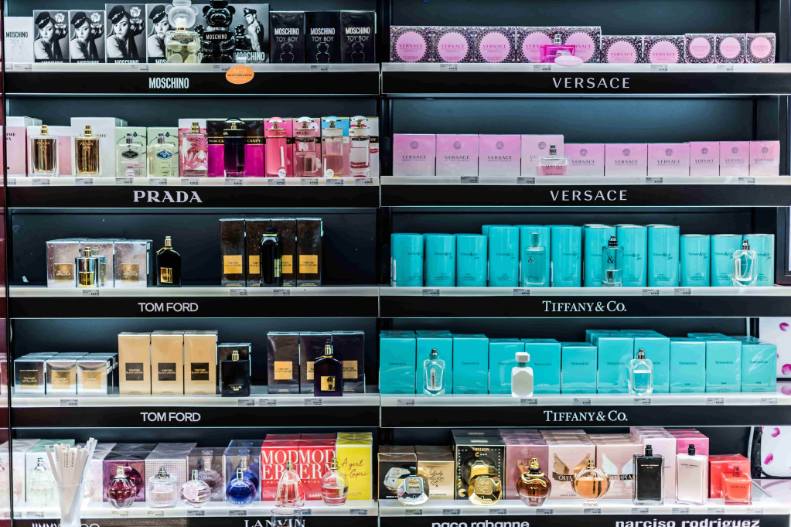 Ejemplos de los mejores expositores de perfumería de lujo