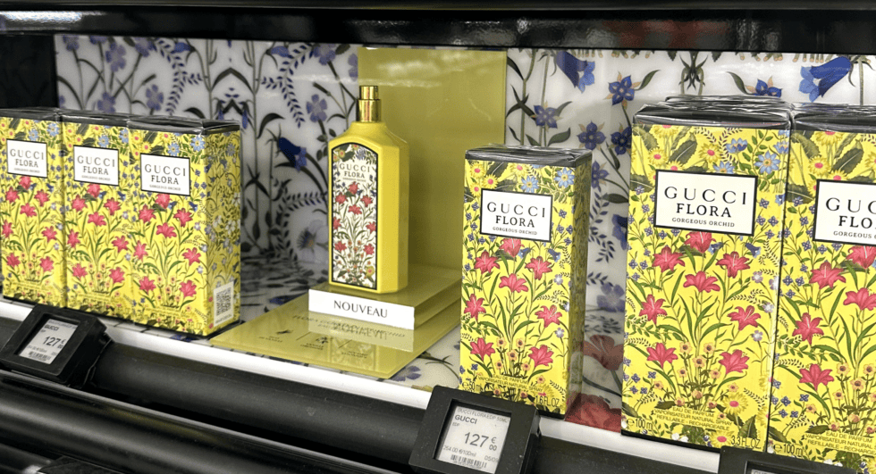 Expositor para perfumería para la marca Gucci en su gama Flora por Mayence