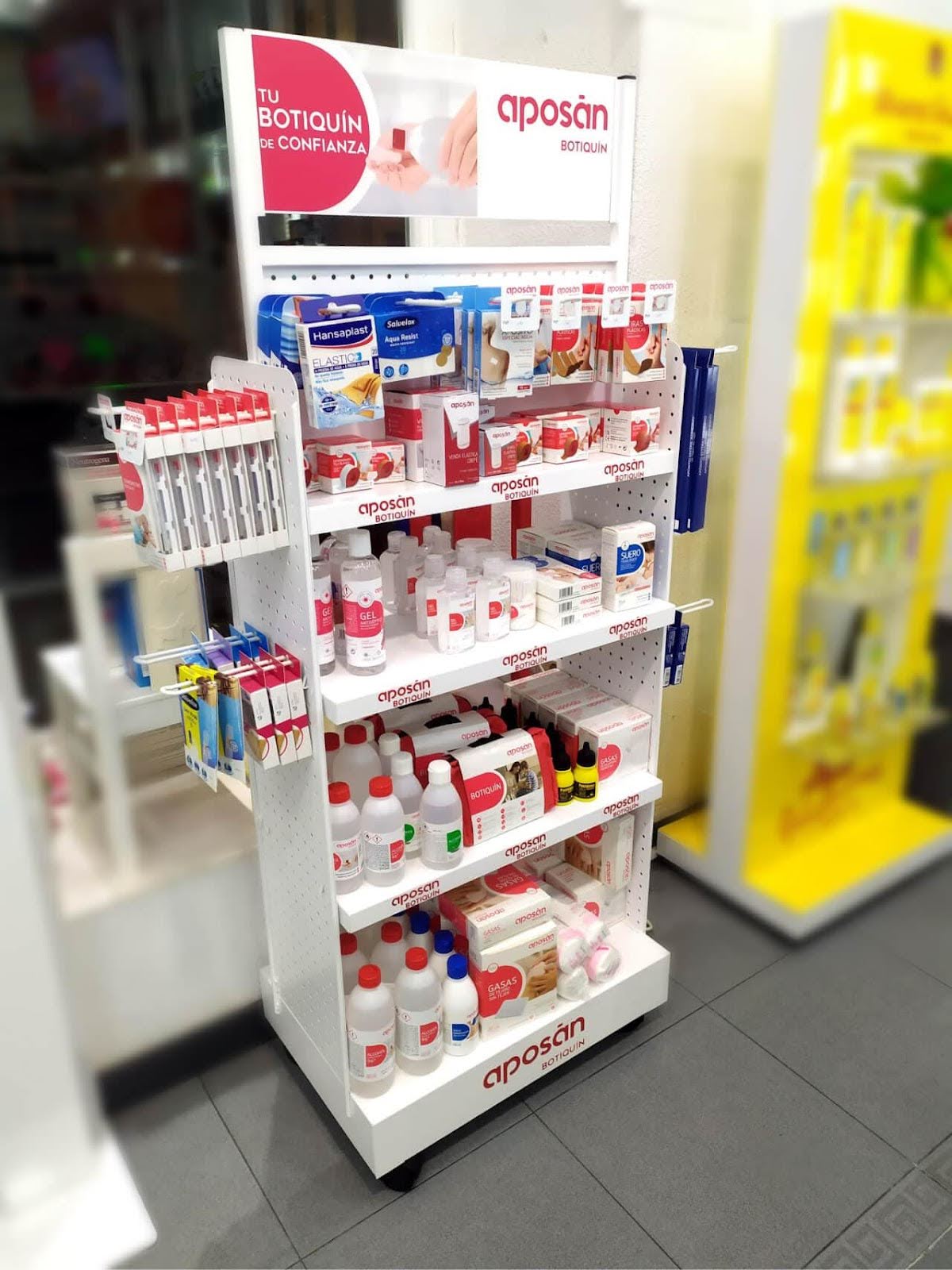 mobiliario-retail-a-medida