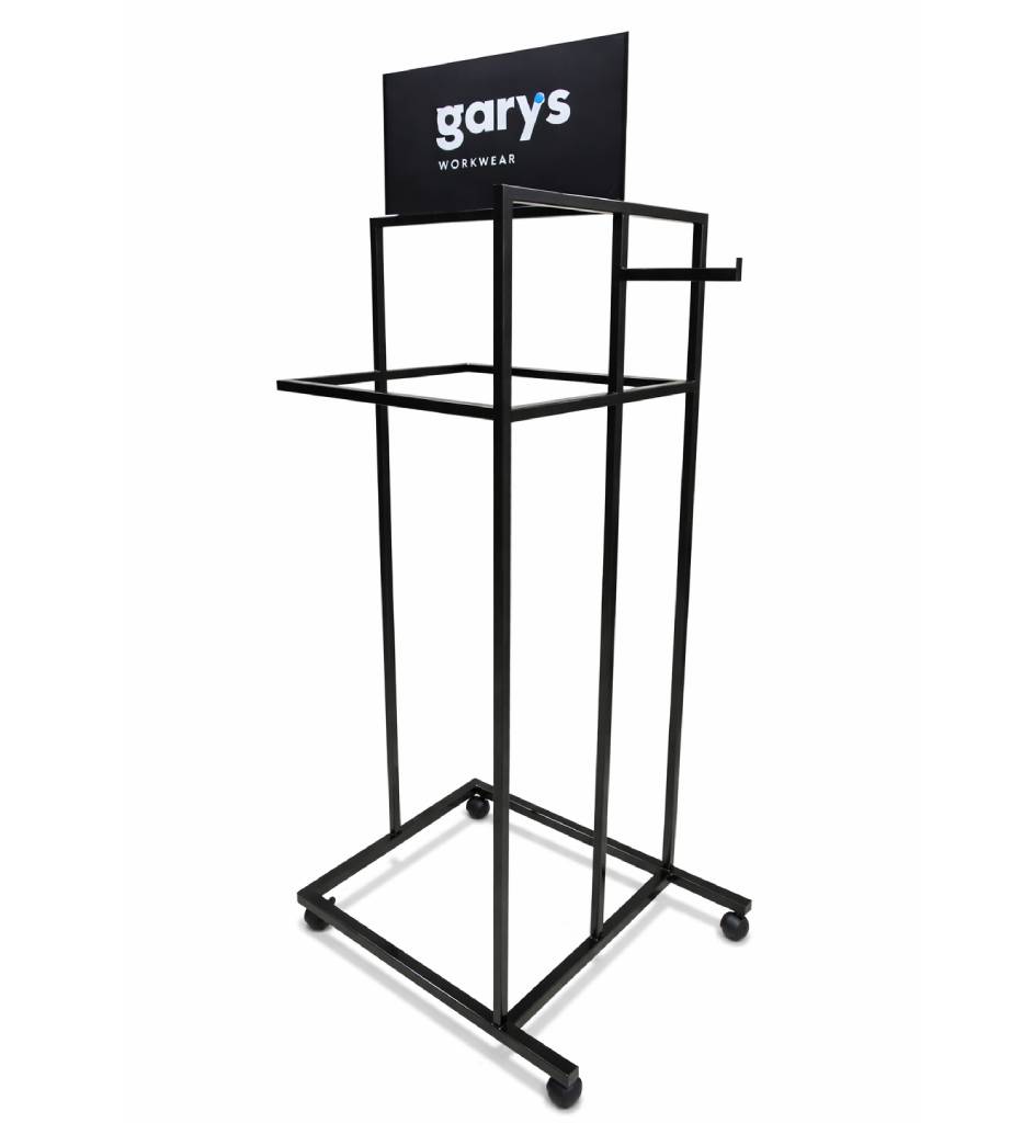 Expositor metálico de suelo para ropa Gary’s Workwear fabricado por Mayence con cabecera intercambiable