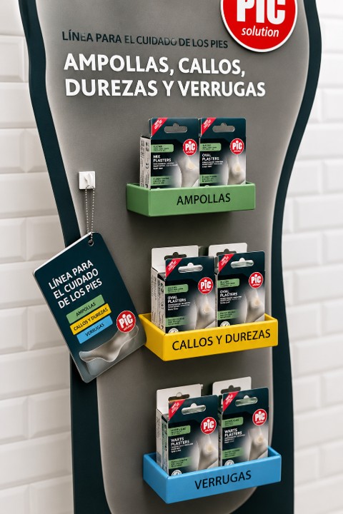 Organización de productos para ampollas, callos y verrugas en expositor farmacéutico