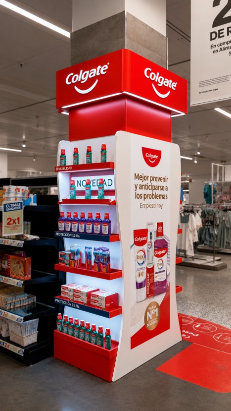 Expositor Colgate integrado en una columna comercial dentro de una gran superficie