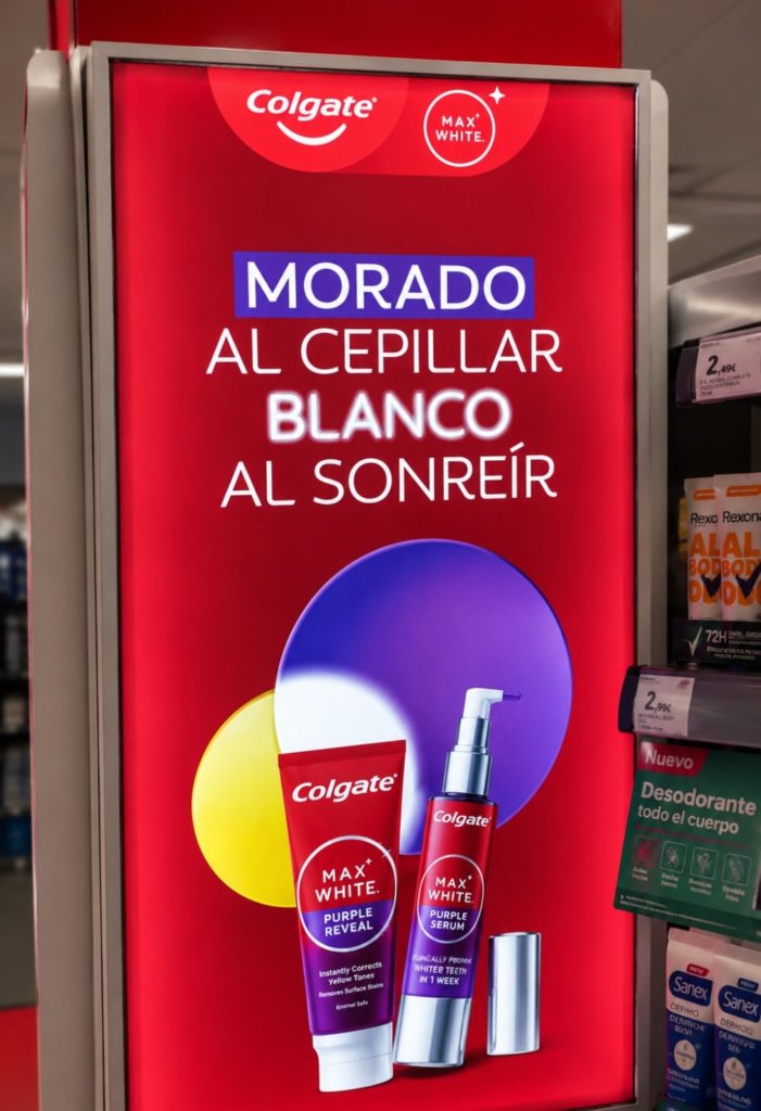 Comunicación retroiluminada Colgate Max White en gran superficie