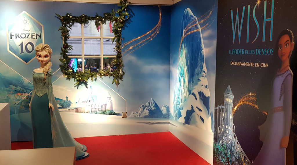 diseno-espacio-comercial-activacion-disney-navidad