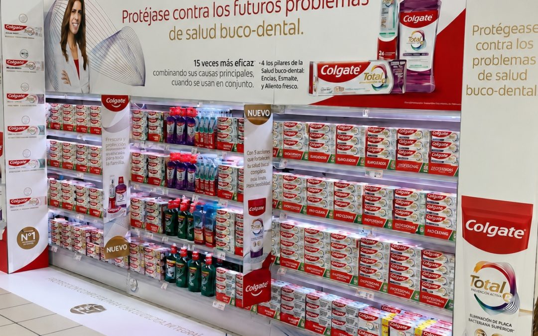 PLV y decoración de lineal para Colgate en punto de venta