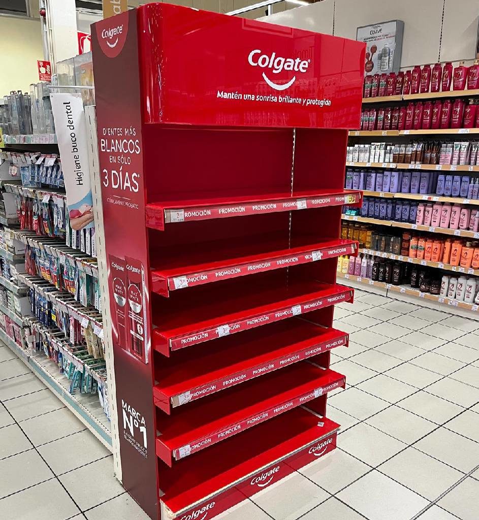 PLV de cabecera para Colgate en gran superficie