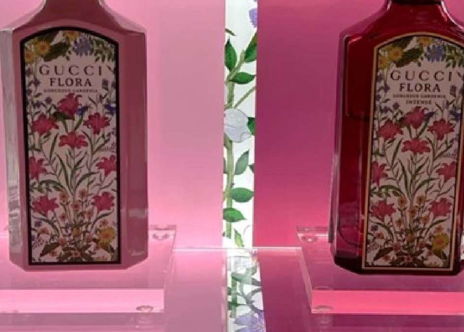 Un expositor mural de perfume para Gucci, diseñado por Mayence